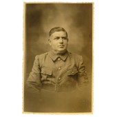 Фото гражданского лица на службе в вермахте, на рукаве желтая повязка Дойче Вермахт